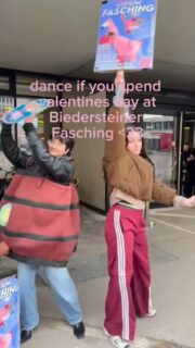 wen trifft man noch so?😏💘

Hier alle Infos:
📅 Datum: 14.02.2026
🕘 Einlass: ab 21 Uhr
🎟️ VVK: 8€ zzgl. Servicegebühr | AK: 10€ 
🎊 DU hast die Wahl! Kellerfasching mit verschiedenen DJs oder Atriumfasching mit DJs UND Live Bands oder beides!!
📍 Adresse: Biedersteiner Str. 24/28/30

Ticket-Vorverkauf über Link in der Bio⬆️